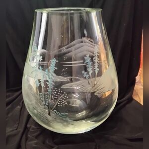 Chinese Hand Engraved & Colored Art Glass Vase Taiwan PRC Blue Tint